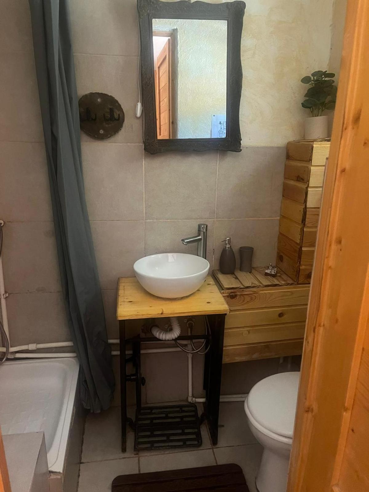 Casa De Oaspeti Dunarea La Cazane Dubova Bagian luar foto